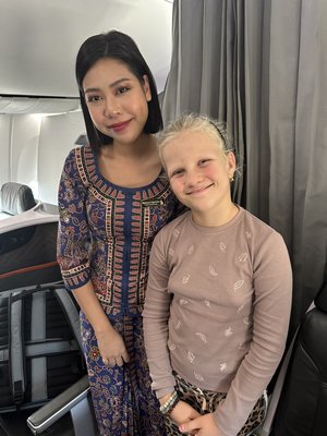 Letušky Singapur Airlines měly každá jiný vzor obleku